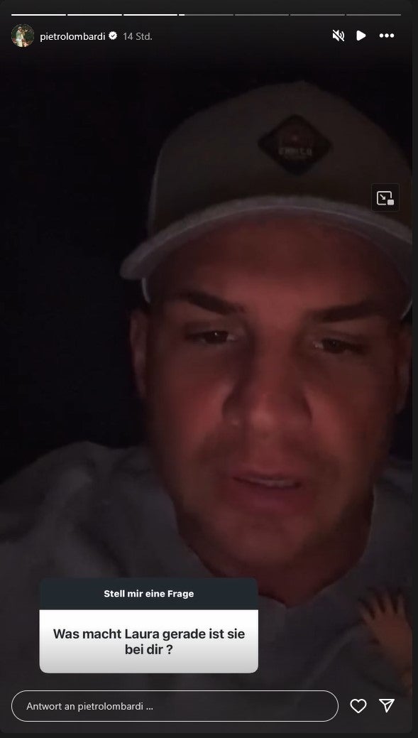 Pietro Lombardi macht sich über die Frage eines Fans lustig.