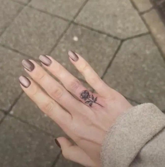Auf Instagram zeigt Laura Maria Rypa ihr neues Tattoo. Es überdeckt das 