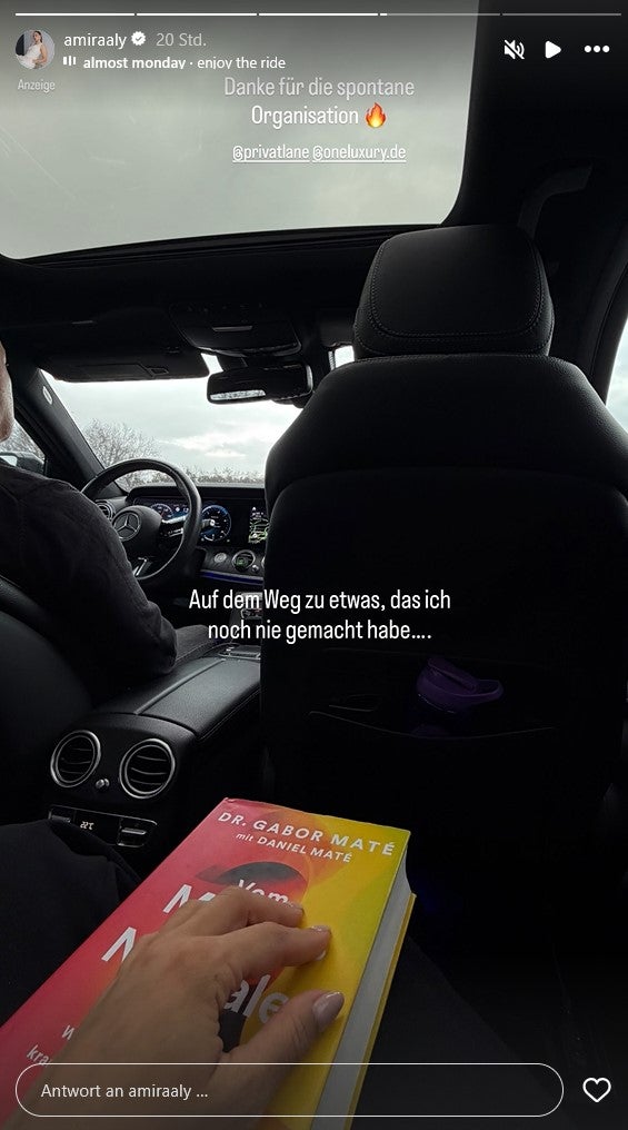 Erst zeigte sich Amira Aly beim Packen, dann im Auto auf dem Weg ins Unbekannte. 