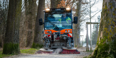 Kehrmaschine des Wirtschaftshofs St. P&ouml;lten Fr&uuml;hjahrsreinigung Fr&uuml;hjahrsputz