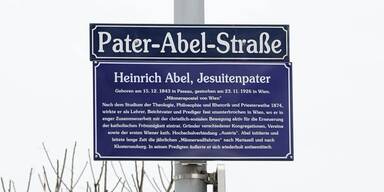 Stra&szlig;enschild mit Zusatztafel in Kosterneuburg