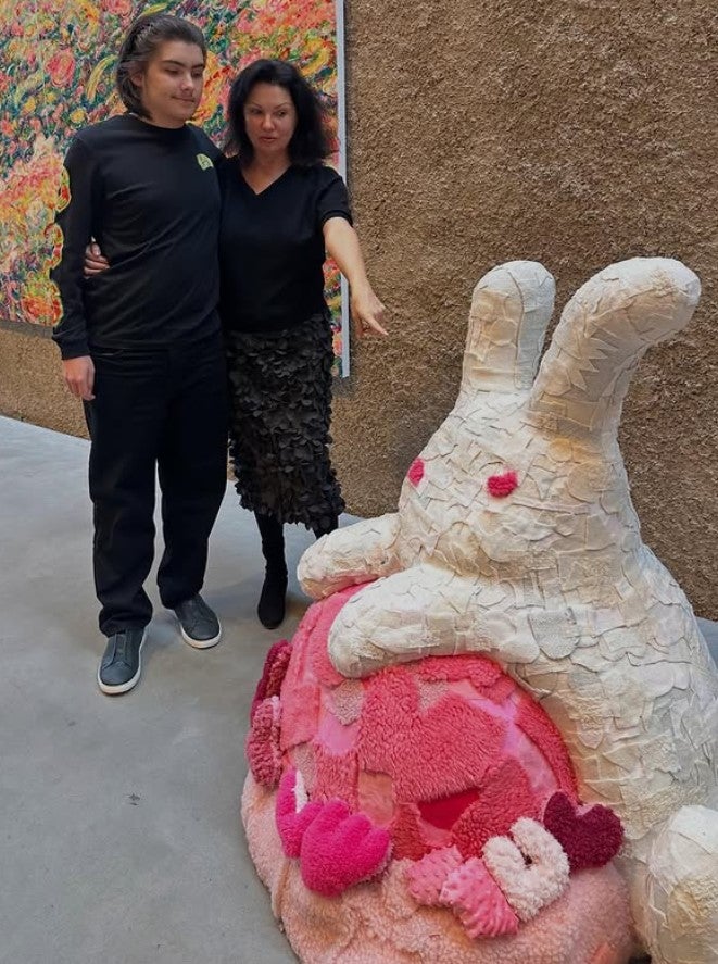 Anna Netrebko schickte Ostergrüße mit Sohn Tiago. 