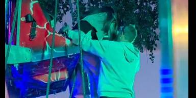 Jugendliche aus Fahrgesch&auml;ft gerettet.