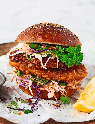 Saftige Pattys, flaumige Buns: So gelingt der perfekte Burger zu Hause