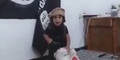 ISIS-Kind übt das Töten an Teddy-Bären