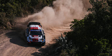 Rallye-Fahrer Sebastien Ogier (Toyota) beim Sardinien-Kurs