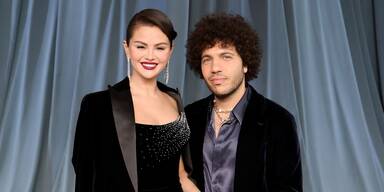 Turtel-Auftritt: Selena Gomez und Benny Blanco feiern Red-Carpet-Debüt als Ehepaar
