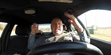 Polizist blamiert sich wegen Taylor Swift!