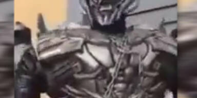 Megatron im Kampf gegen Selfie- Sucht!