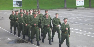 Absurd: Soldaten singen &bdquo;Barbie-Girl!&ldquo;