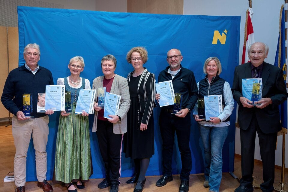 Foto Sieger: Ian Begg, Monika Stadler, Brigitte Neuherz, Senioren-Landesrätin Christiane Teschl-Hofmeister, Franz Gschiegl, Elisabeth Wegl und Gerhard Moder 