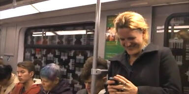 Lach-Flashmob steckt ganze U-Bahn an