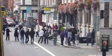 Wilde Schlägerei stoppt Touristenbus