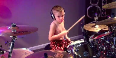 6 J&auml;hriger Drummer zeigt, was in ihm steckt