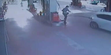 Brutale Flucht: Tankwart umgerissen