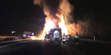 Explodierende Spraydosen fliegen &uuml;ber die Autobahn