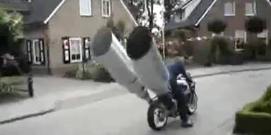 Sehr laut: Der dickste Auspuff aller Zeiten