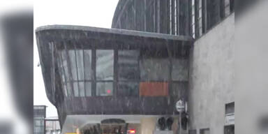 Schnee am Bahnhof Zoo in Berlin