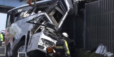 Busungl&uuml;ck in Japan mit sieben Toten