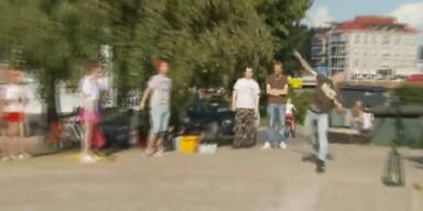 Weltmeisterschaften im Handy-Weitwurf