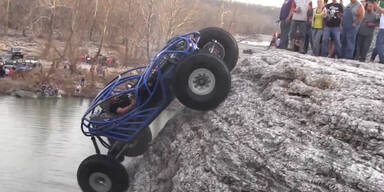 Buggy extrem: Pilot f&auml;hrt fast senkrecht