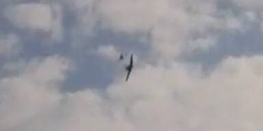 Kunstflieger kollidieren mitten in der Luft