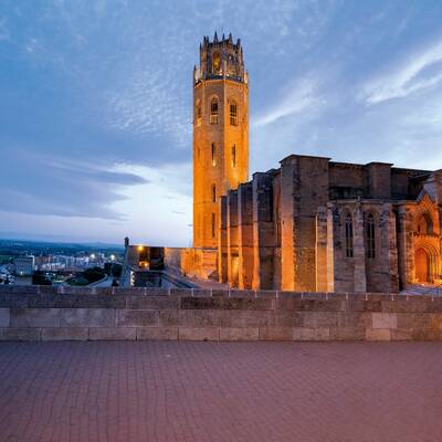 Frauen beim Wandern am katalonischen Küstenweg Cami de Ronda