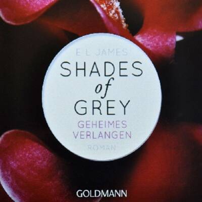 Rihanna - Queen of Downloads