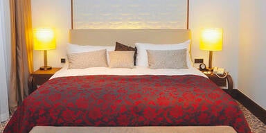 Russin lieb&auml;ugelt mit Shangri-La