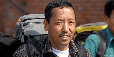 Sherpa will Asche von Edmund Hillary verstreuen