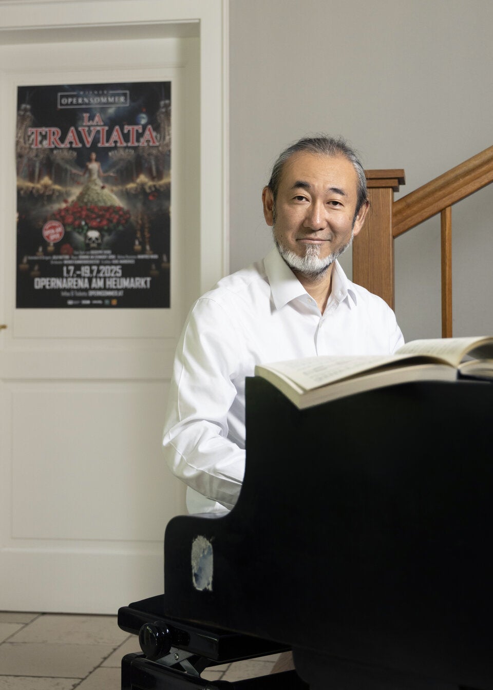 Bevor Hattori das Shiki eröffnete war er als Musiker und Dirigent erfolgreich.