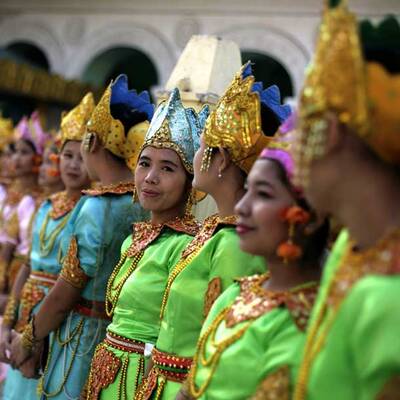 Burma feiert wieder die 