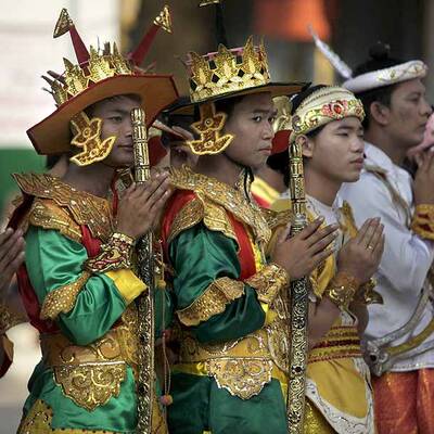 Burma feiert wieder die 