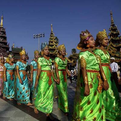 Burma feiert wieder die 