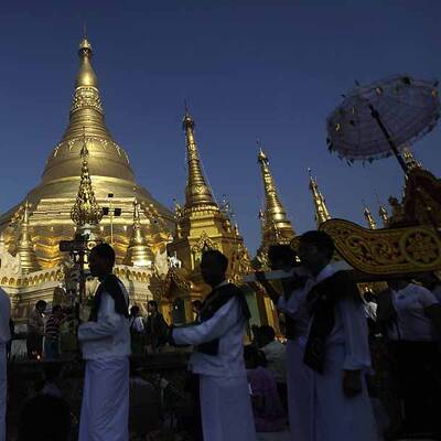 Burma feiert wieder die 