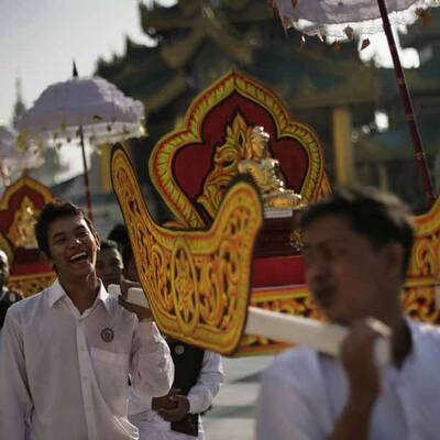 Burma feiert wieder die 