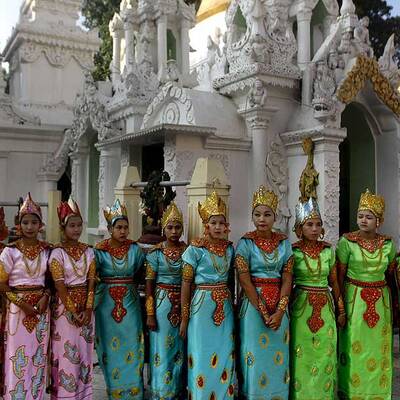 Burma feiert wieder die 