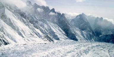 Lawine verschüttet 100 pakistanische Soldaten