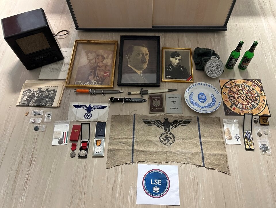 NS-Devotionalien-Ring Rechtsextreme