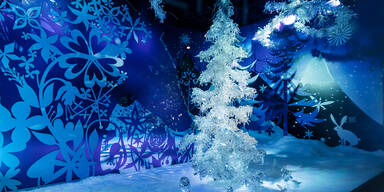 Silent Light Kristallbaum ziert die K&auml;rntner Stra&szlig;e