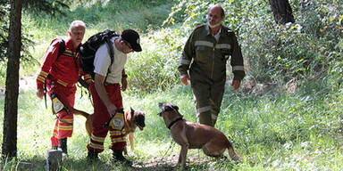 Rettungshund "Simba" findet Vermisste im Wald
