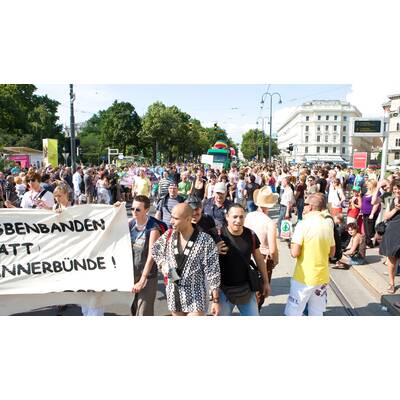Tausende feiern Homosexuellen- und Transgender-Demo.