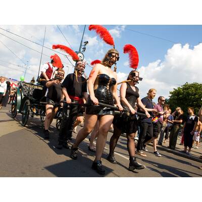 Tausende feiern Homosexuellen- und Transgender-Demo.