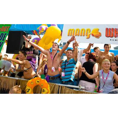 Tausende feiern Homosexuellen- und Transgender-Demo.