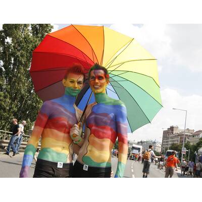 Tausende feiern Homosexuellen- und Transgender-Demo.