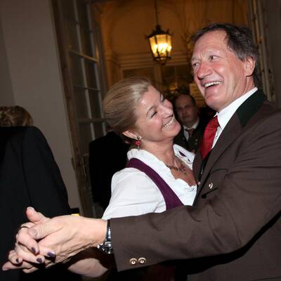 Ball-Mama Claudia Haider mit Umweltminister Berlakovich