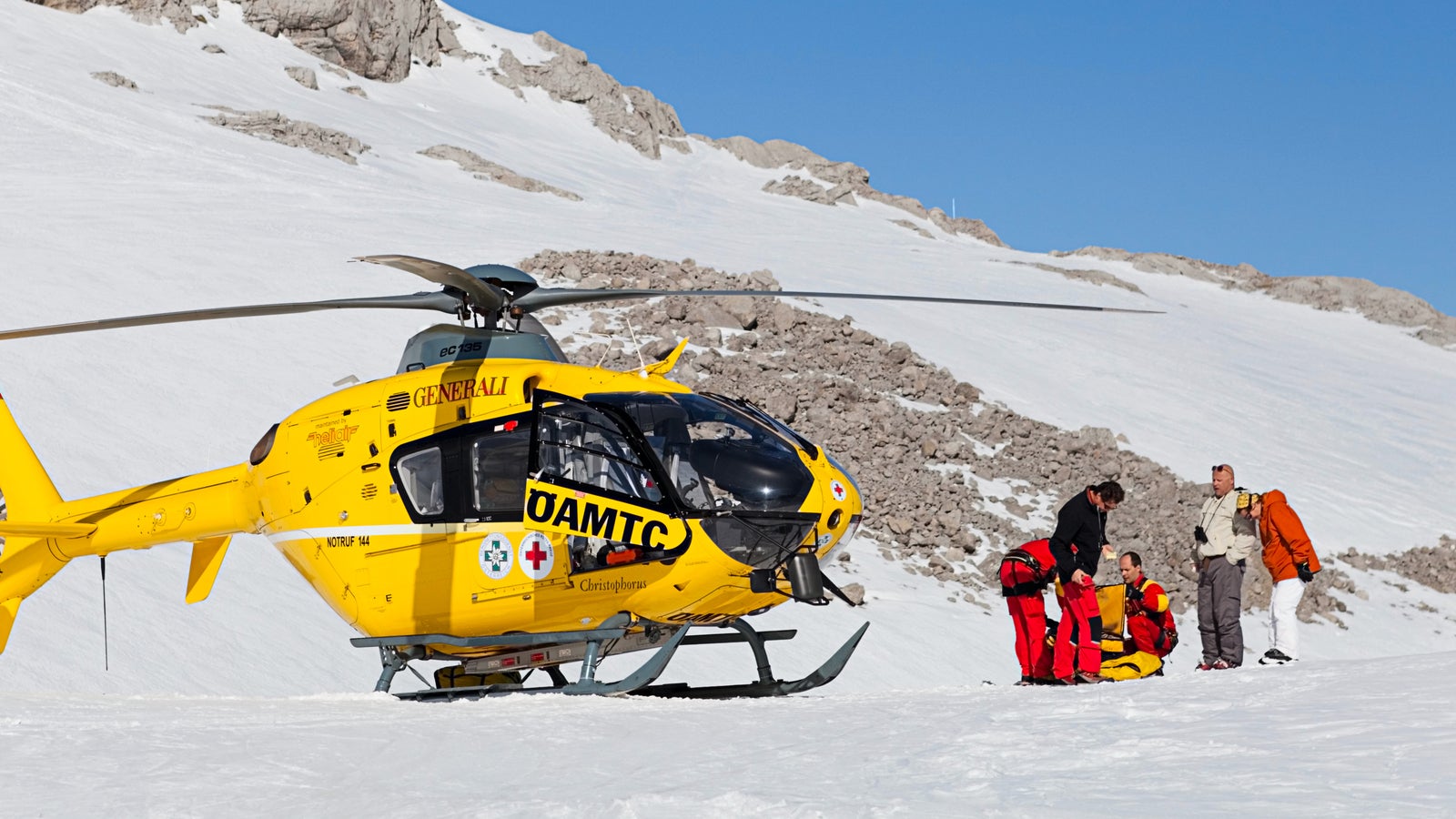 Heftiger Snowboard-Unfall: Sohn muss Vater reanimieren Kép