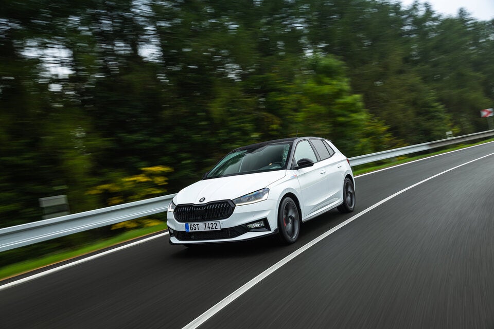 LxBxH: 4.108 x 1.780 x 1.444 mm, 2.564 mm Radstand 