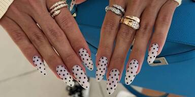 Herbstnägel 2025: Diese Nageldesigns sind jetzt überall zu sehen!