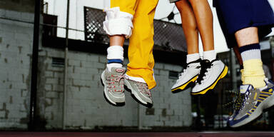 Sneaker f&uuml;r 15.000 Euro auf willhaben zu kaufen